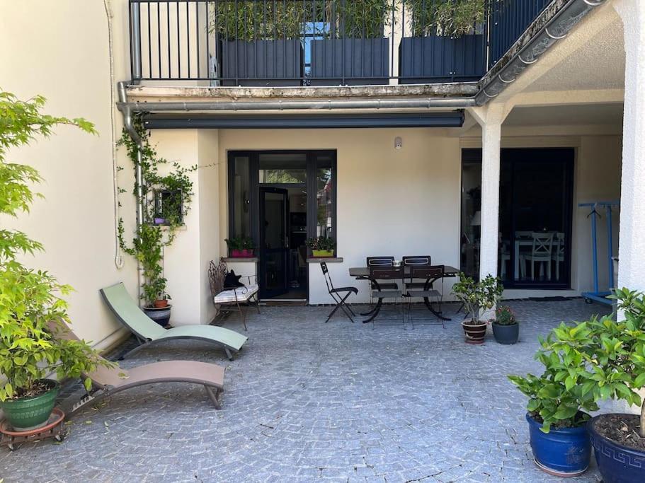 Charmant Appartement En Pierres Bourgoin-Jallieu Exteriör bild