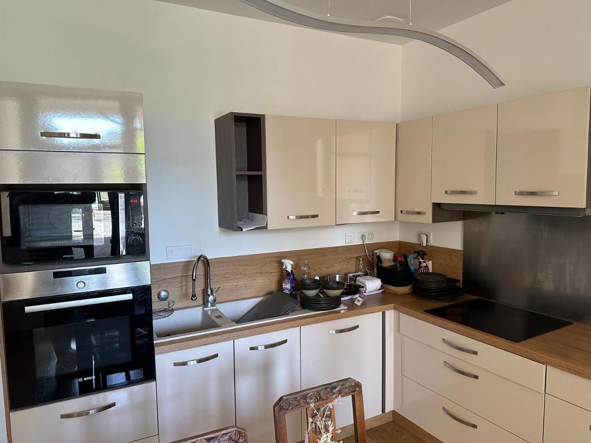 Charmant Appartement En Pierres Bourgoin-Jallieu Exteriör bild